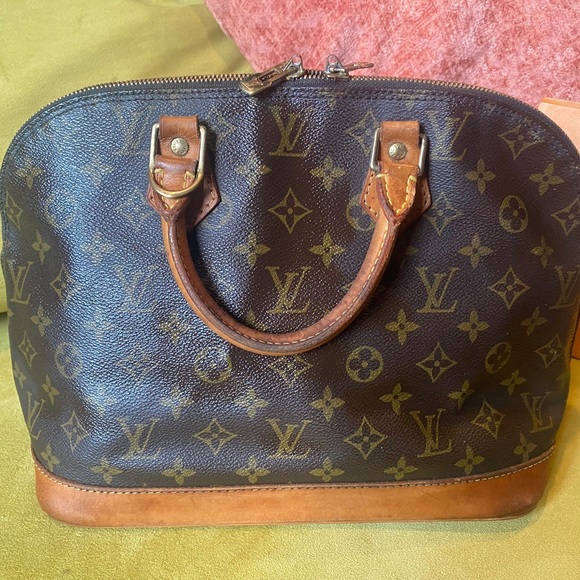 Louis Vuitton Alma Mm Bag - Picture 3 of 13